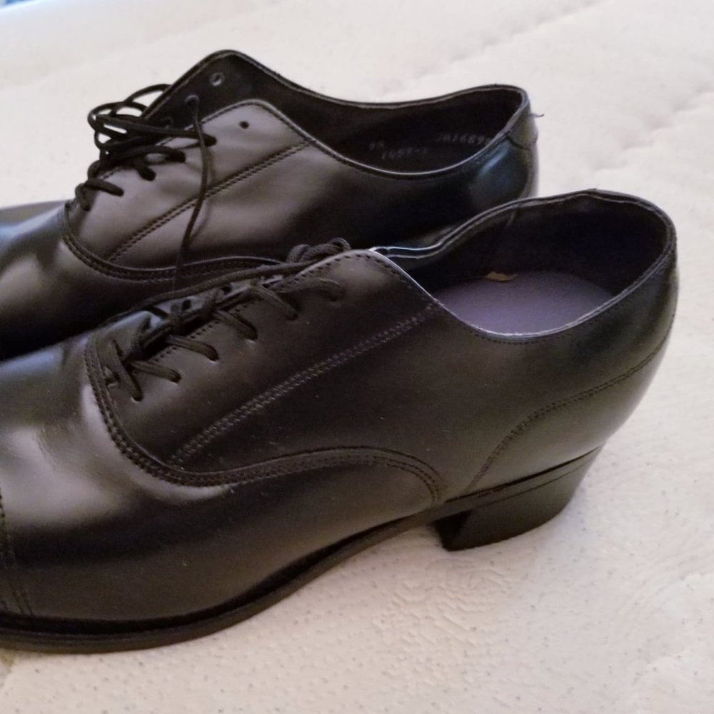 Shoes - Picture 2 of 8